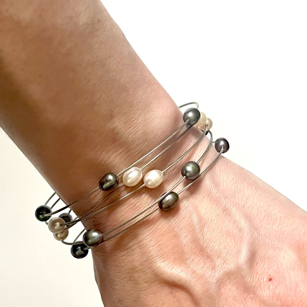 Nordstrom silver bangle bracelet set of 5 gray & white pearls